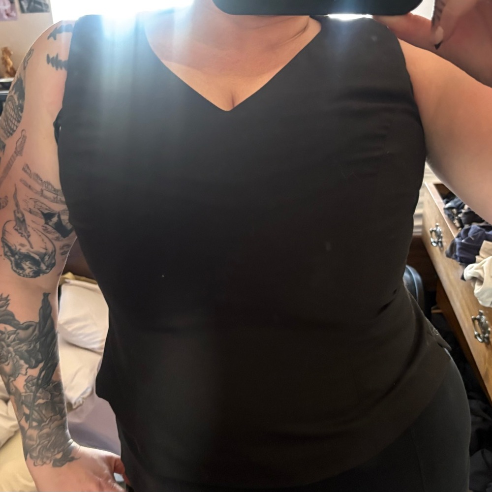 Jones New York Suit old money Black Sleeveless V-Neck Shell bodice Top